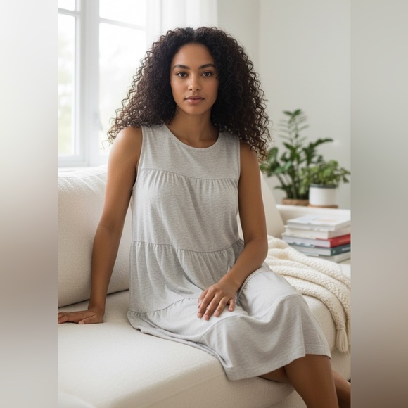 Koolaburra Other - Koolaburra Heather Gray Tee with Pink Trim